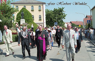 Bischof Manfred Mller und Brgermeister J. Wocheslander